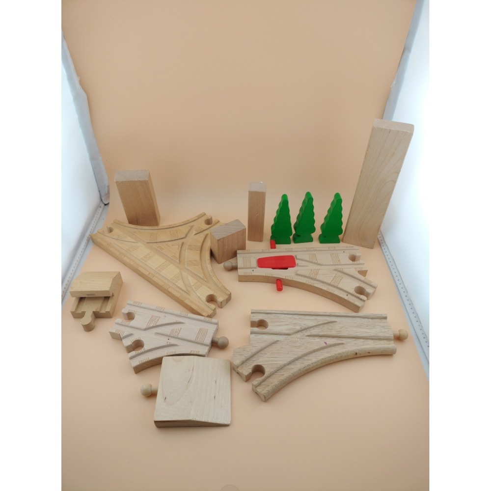 Thomas and friends wooden train tracks and accessories